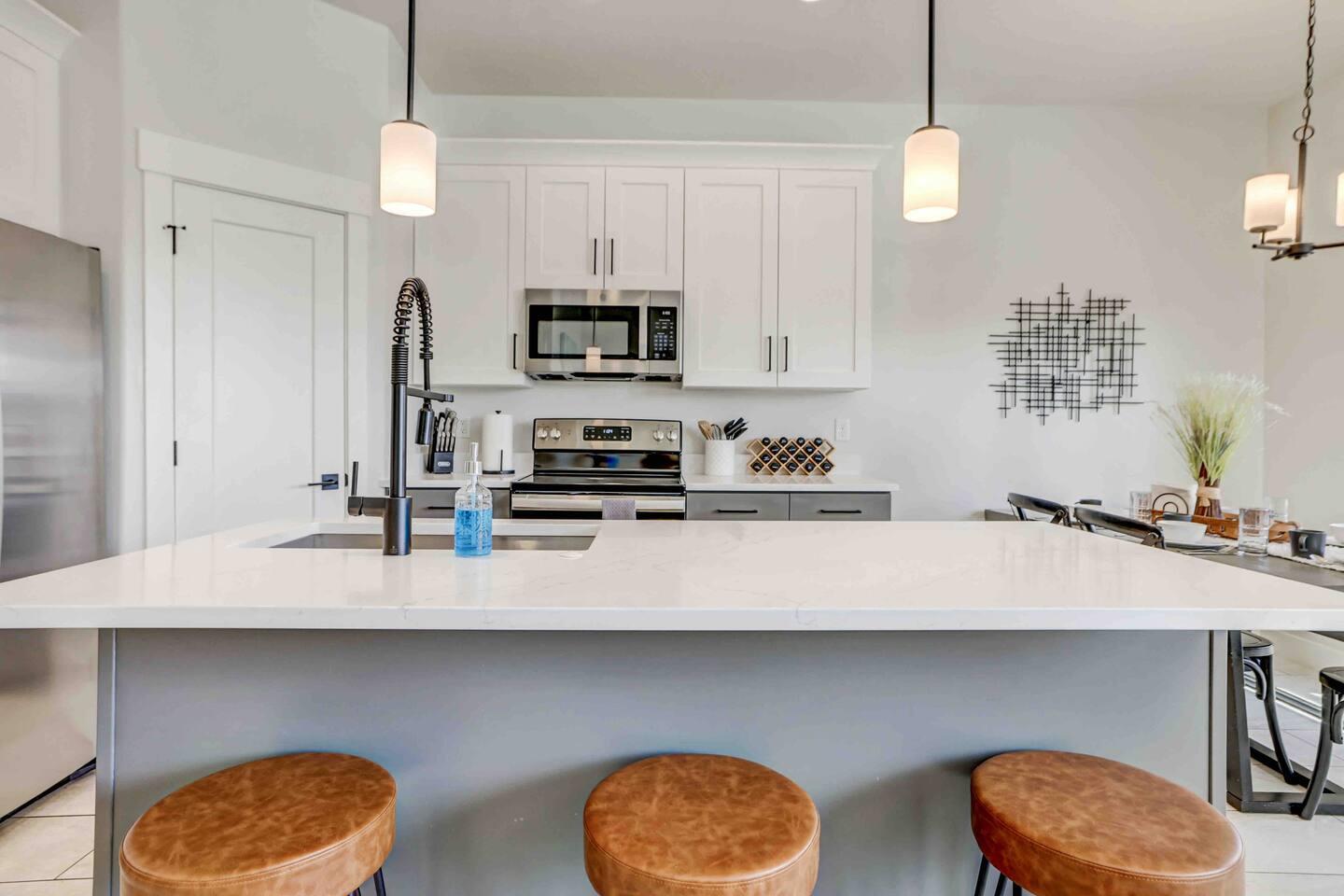 Full kitchen to prep meals if desired