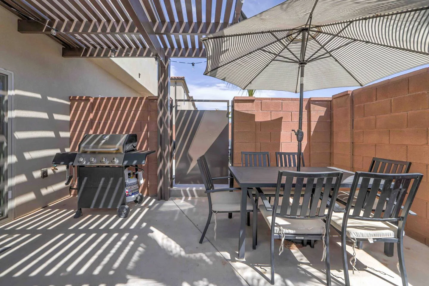 Private patio with pergola, dining table and outdoor seating